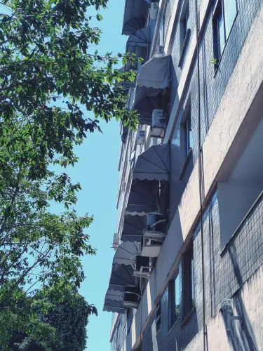 PROTEÇÃO E CONFORTO COM TOLDOS DE QUALIDADE