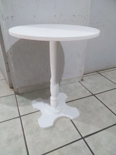 Mesa de apoio para sala e quarto