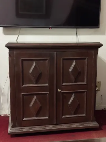 Rack de TV Madeira Maciça Estilo Clássico com Portas