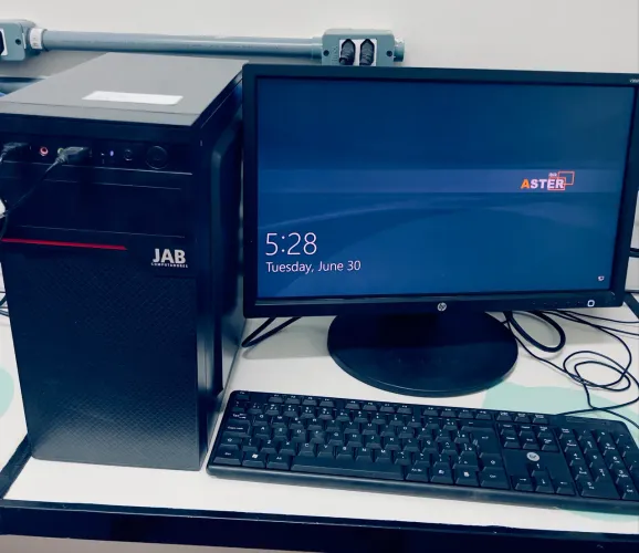 Computador I5 com monitor