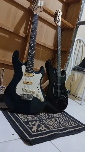 STATOCASTER VOIK 100 BLACK NOIR GLOSS
