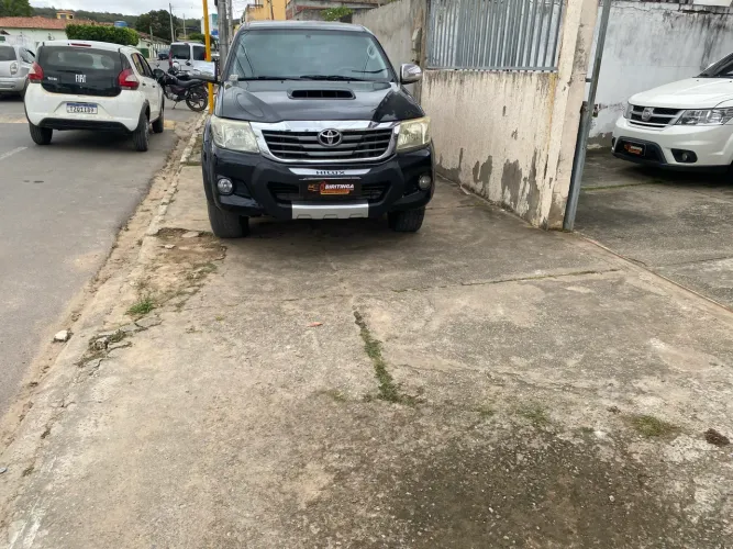 Toyota Hilux CD SRV D4-d 4X4 3.0 TDI Diesel AUT 2013