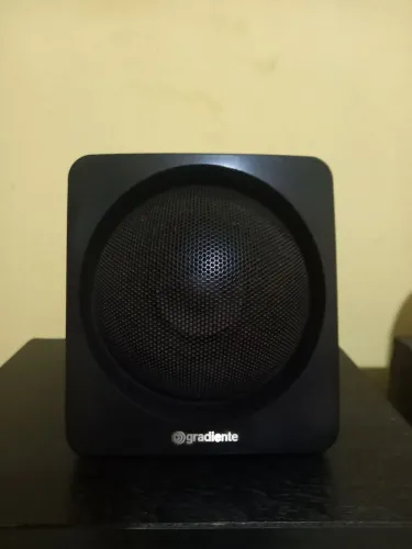 Vendo mini caixas de som acústicas modelo Gradiente modelo SS-1000
