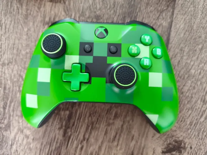 VENDO OU TROCO CONTROLE DO XBOX SERIES S VERSÃO MINECRAFT EM OUTRO PERSONALIZADO