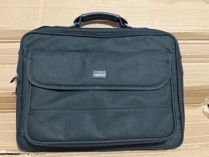 Maleta preta para notebook da marca Brigit ( Usada / Sem alça )