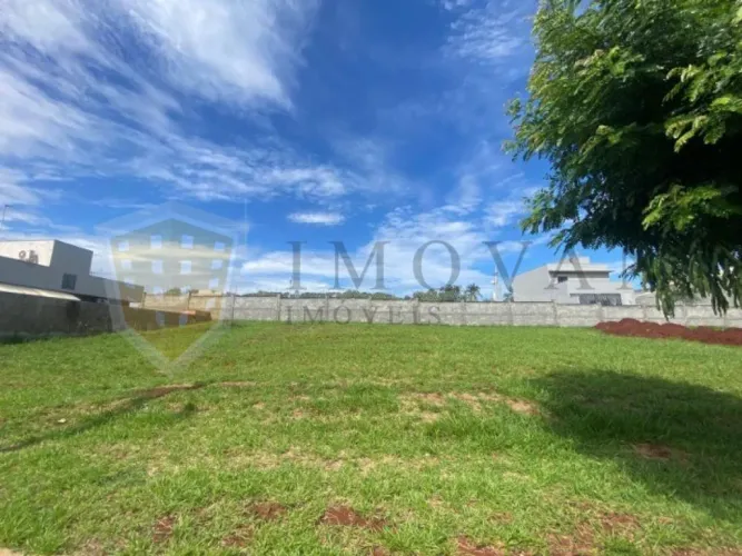 Lote misto em avenida do condomínio Terras de Santa Martha