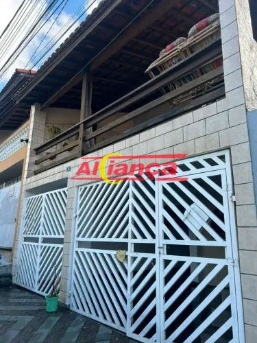 Excelente casa com 2 dormitórios, 3 vagas de garagem localização privilegiada