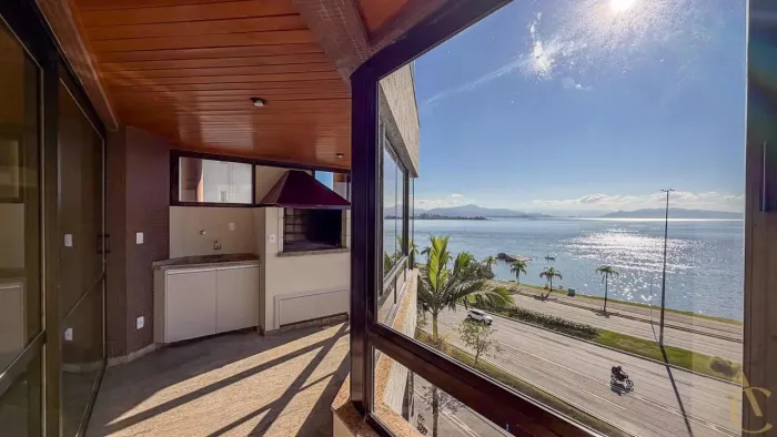 Apartamento para alugar - 4 quartos sendo 1 suíte - Centro | Florianópolis/SC