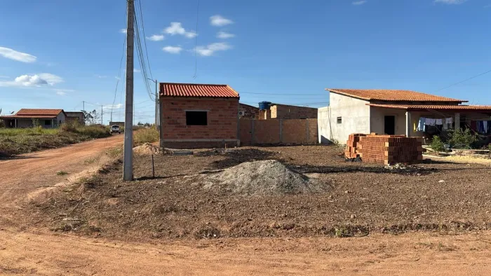 Lote quitado 12 de frente i 25 de Fundo.
