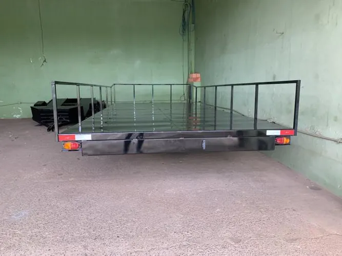 Carreta para transportar banheiro químico s/ freio