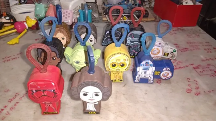 Coleção McDonald's Star Wars que acendem vários personagens