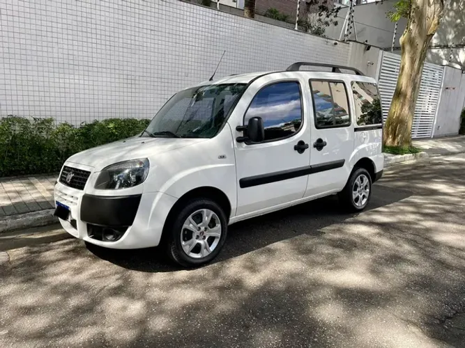 Fiat Doblò Essence 1.8 Flex 7 lugares 2021