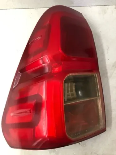 Lanterna traseira da Hilux 2016 a 2018