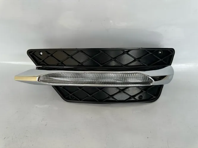 Farol de Milha Led Esquerdo com Grade Mercedes Benz C180 C200 C250 2012 2013 2014