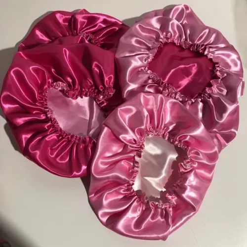 Touca de cetim dupla face com babado da vovó 