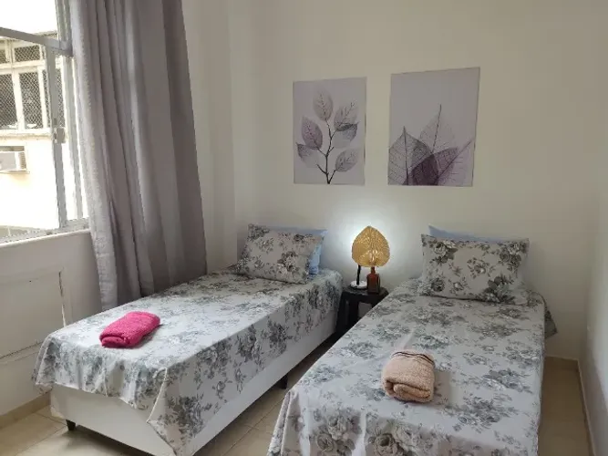 Alugo temporada apartamento na Tijuca, sala/quarto, excelente local, 5min do metrô Uruguai