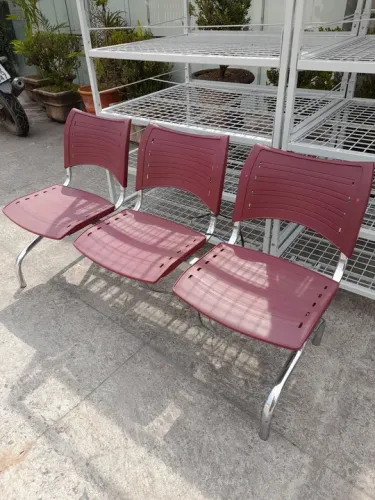 Conjunto de 3 Cadeiras de Metal com Assento em Plástico