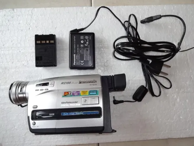 Filmadora Panasonic Slim Palmcorder VHS-C NV_RZ155BR - Funcionando (Item p/ Colecionador)