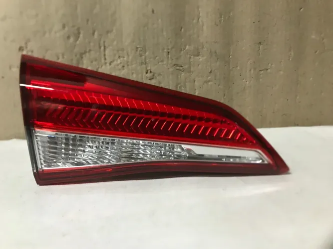 Lanterna tampa Yaris sem led sedan