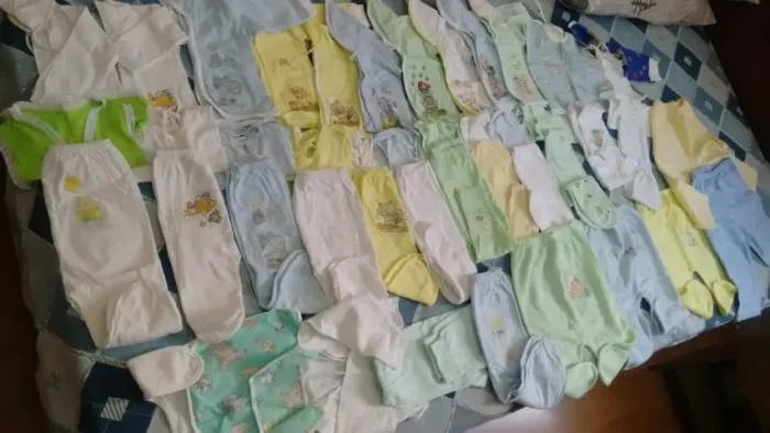 Lote BEBÊ 63 peças avulsas e conjuntos ( recém nascido a 1 ano) Novo e Seminovo