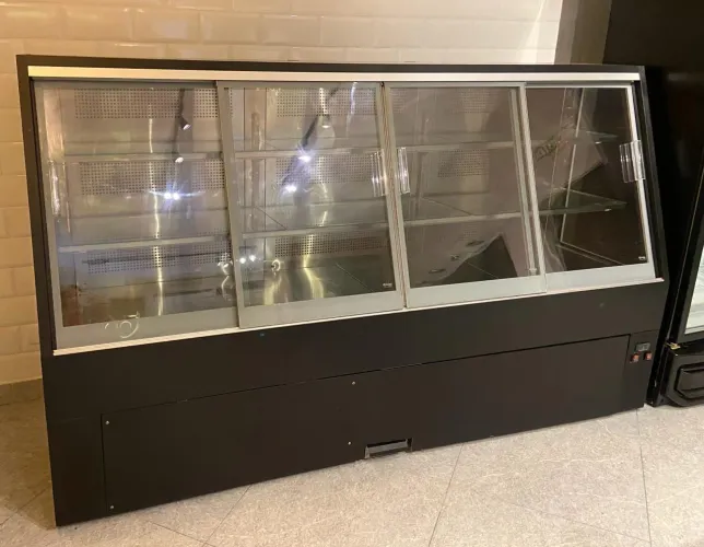 Vitrine expositora refrigerada em ótimo estado