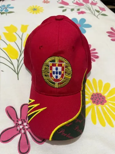 Boné Vermelho Seleção Portugal - Cristiano Ronaldo Tamanho Únicos