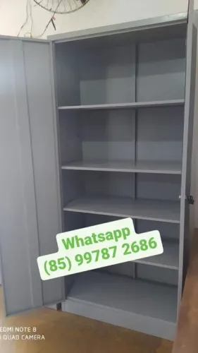 Armário em Aço com prateleiras !!!!