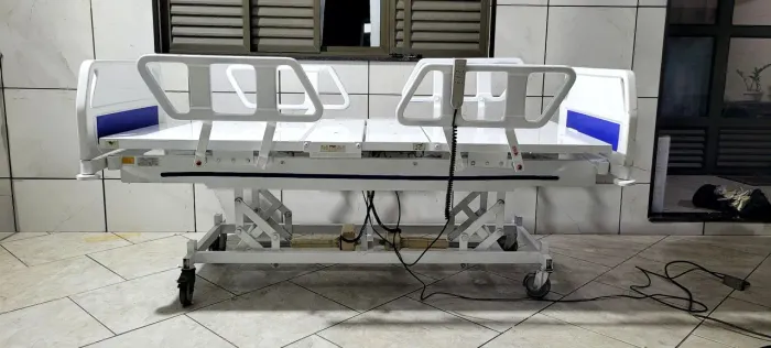 Cama hospitalar com elevador de altura