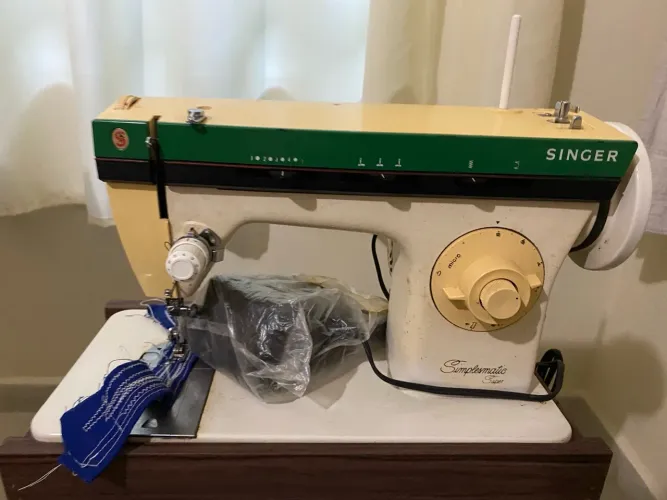 Máquina elétrica de costura 