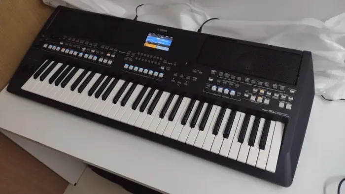 Teclado Yamaha PSR SX600 - Novo - com Pack grátis