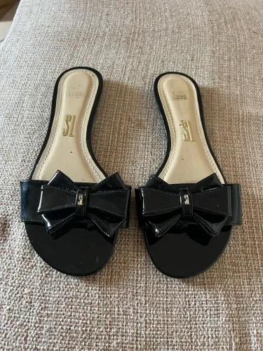 Chinelo Santa Lola