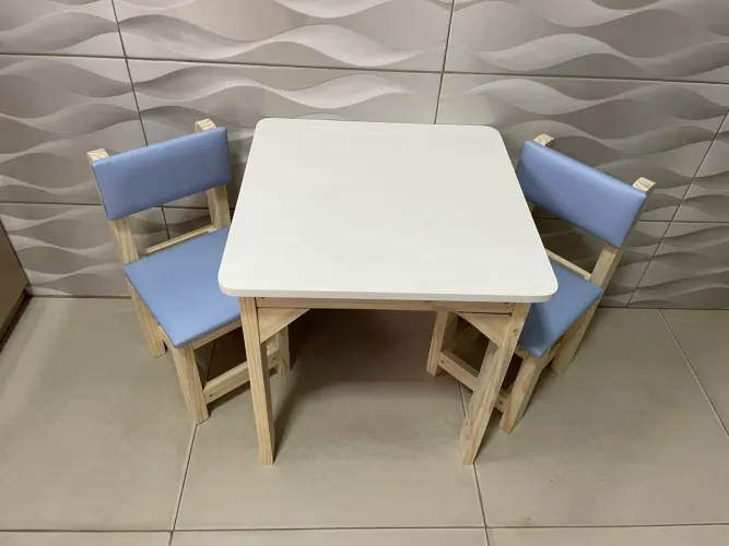 Mesa para criança cor azul, baú 