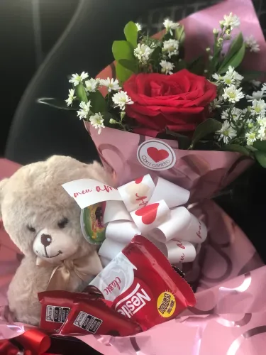 Cesta romântica , cesta presente , cesta de chocolates, floricultura amor em decoração 