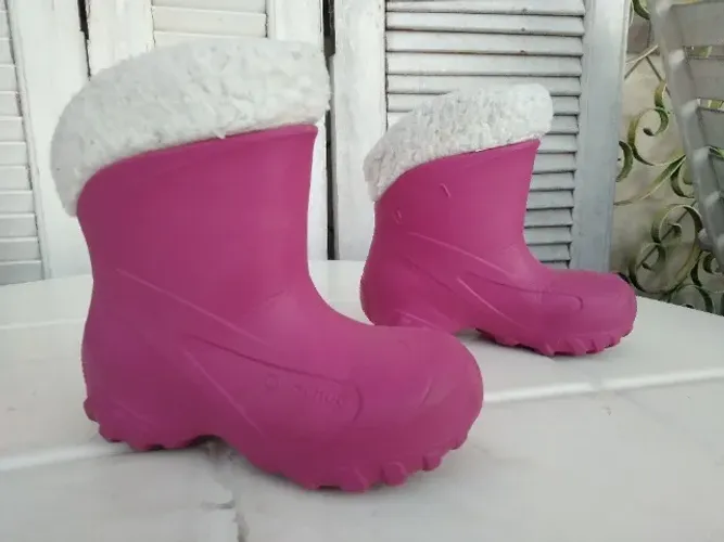 Bota Quechua impermeável infantil tam. palmilha 18,5cm