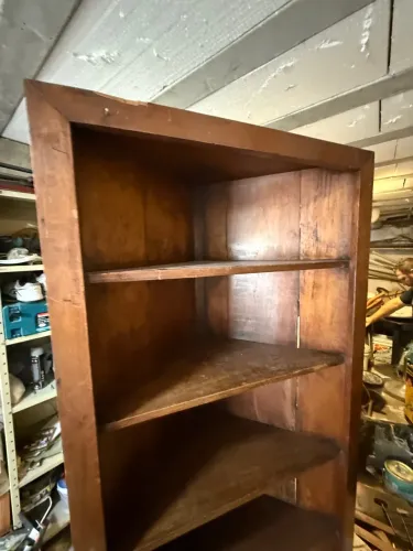 Estante de madeira maciça