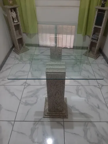 Mesa de Centro de Vidro com Base Especial