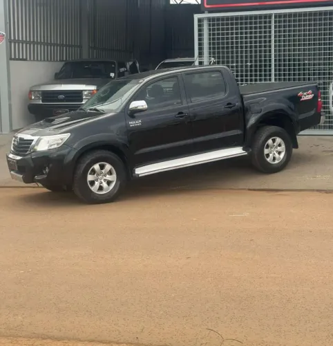 Vendo Hilux CD srv 4x4