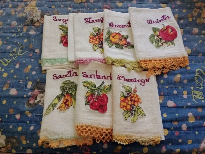 Toalhas de Cozinha Bordadas com Frutas - Kit Semanal