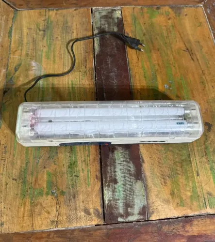 LUZ DE EMERGÊNCIA RECARREGÁVEL