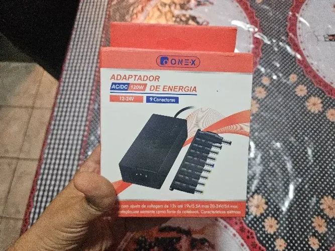 carregador com adaptadores de notebook novo na caixa 