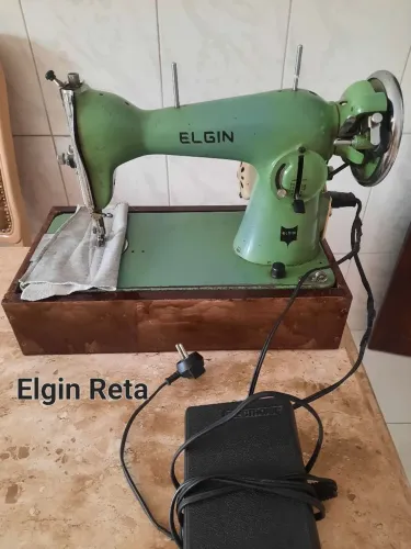 Máquina de Costura Elgin 