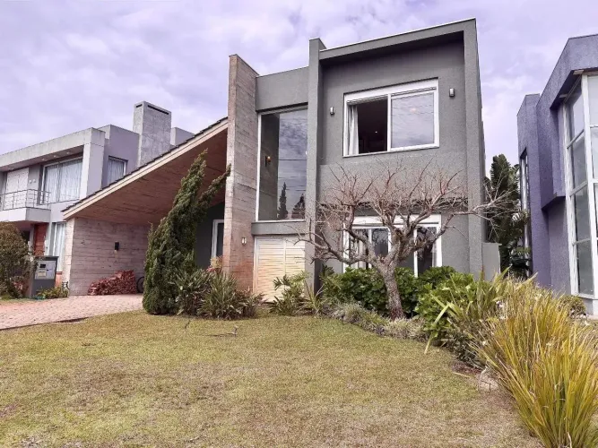 Sobrado à venda, 4 quartos, 2 suítes, Condomínio Riviera Xangri-Lá - Xangri-Lá/RS