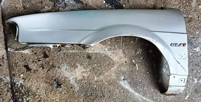 Paralama Santana GLSi Dianteiro Esquerdo Original para fazer Reparo 