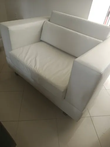 Sofá grande de couro semi nova
