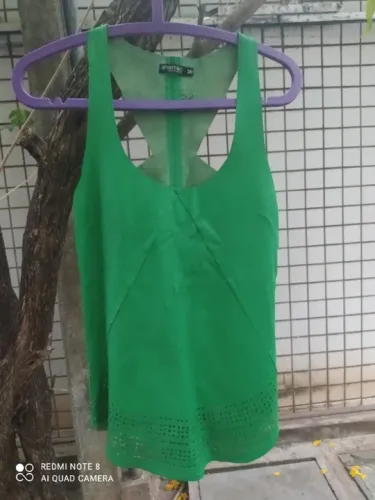 Blusa em couro verde - a coisa mais linda. veste até 40