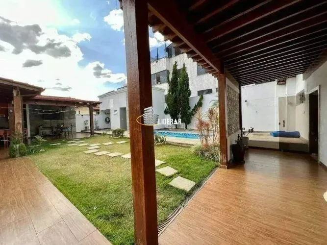 Casa com 5 Quartos e 4 banheiros para Alugar, 512 m² por R$ 16.500/Mês