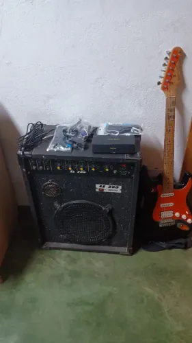 GUITARRA+ AMPLIFICADOR+ CUVEBABY+ SUPORTE