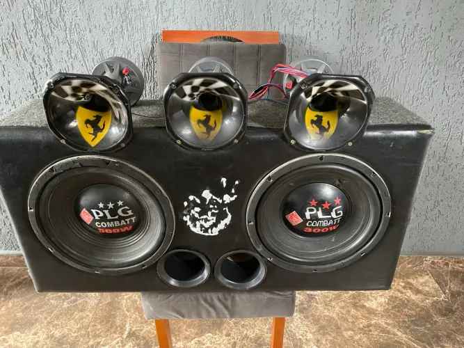 Caixa de Som Automotiva 300w