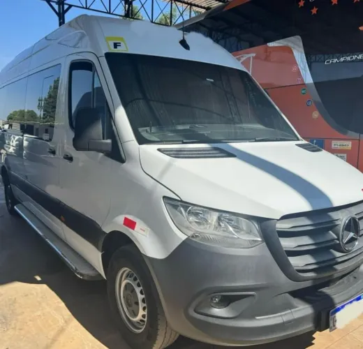 Sprinter 416 2022 transferência de dívida tratar com Sr Alberto 