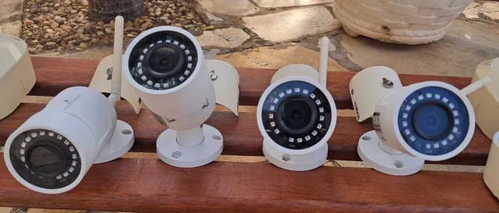 Câmera de segurança Bullet Intelbras Wi-fi Full HD VIP 3430 W 4MP, IP67, completa. Usadas!